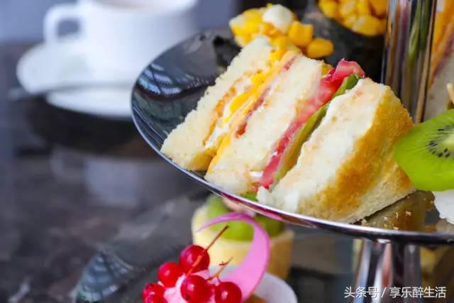 住<b>宜兴</b>地标酒店,每间客房沐浴系统就壕掷20多万,周末不加价!