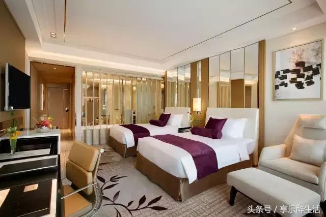 住<b>宜兴</b>地标酒店,每间客房沐浴系统就壕掷20多万,周末不加价!