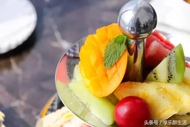 住<b>宜兴</b>地标酒店,每间客房沐浴系统就壕掷20多万,周末不加价!