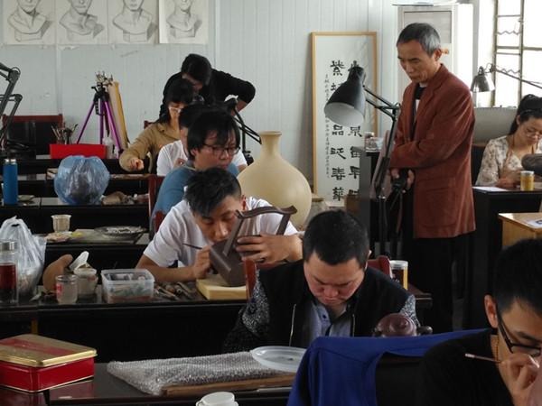 <b>宜兴</b>手工制陶大赛获奖作品展在天津举办