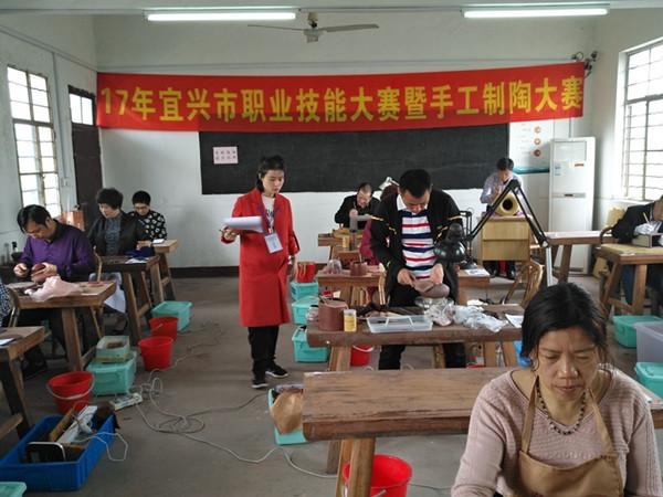 <b>宜兴</b>手工制陶大赛获奖作品展在天津举办