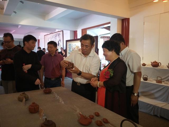 <b>宜兴</b>手工制陶大赛获奖作品展在天津举办