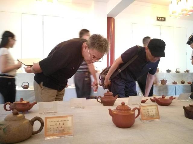 <b>宜兴</b>手工制陶大赛获奖作品展在天津举办