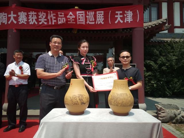 <b>宜兴</b>手工制陶大赛获奖作品展在天津举办