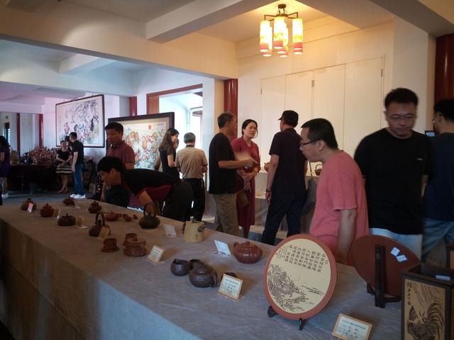 <b>宜兴</b>手工制陶大赛获奖作品展在天津举办