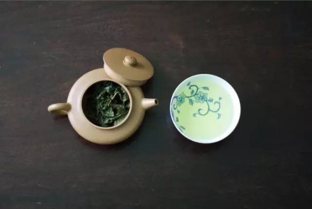 <b>紫砂</b>遇见茶,袭人茶香尽芳华