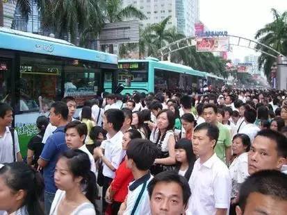 在<b>宜兴</b>,月薪不到4000元的人,一定经历过这17种心酸瞬间!