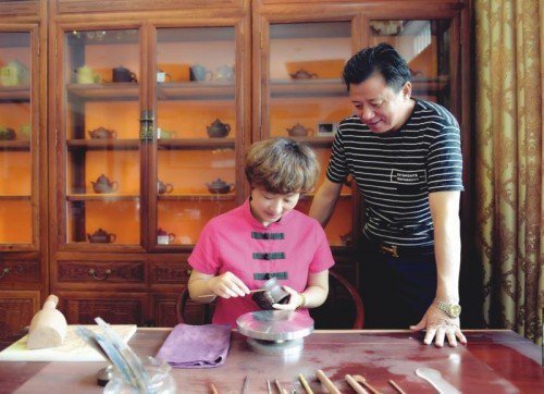 中国著名民间工艺美术师许英:<b>紫砂</b>艺术须在传承中创新