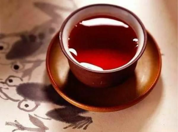 宜兴有壶，曰紫砂壶。宜兴有茶，曰红茶