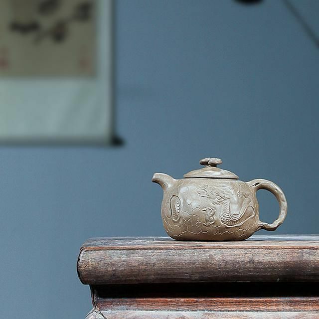 产自江苏宜兴紫砂壶，泡茶最上等，无论是自用还是送礼都特有面子