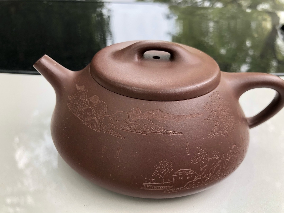 吕震