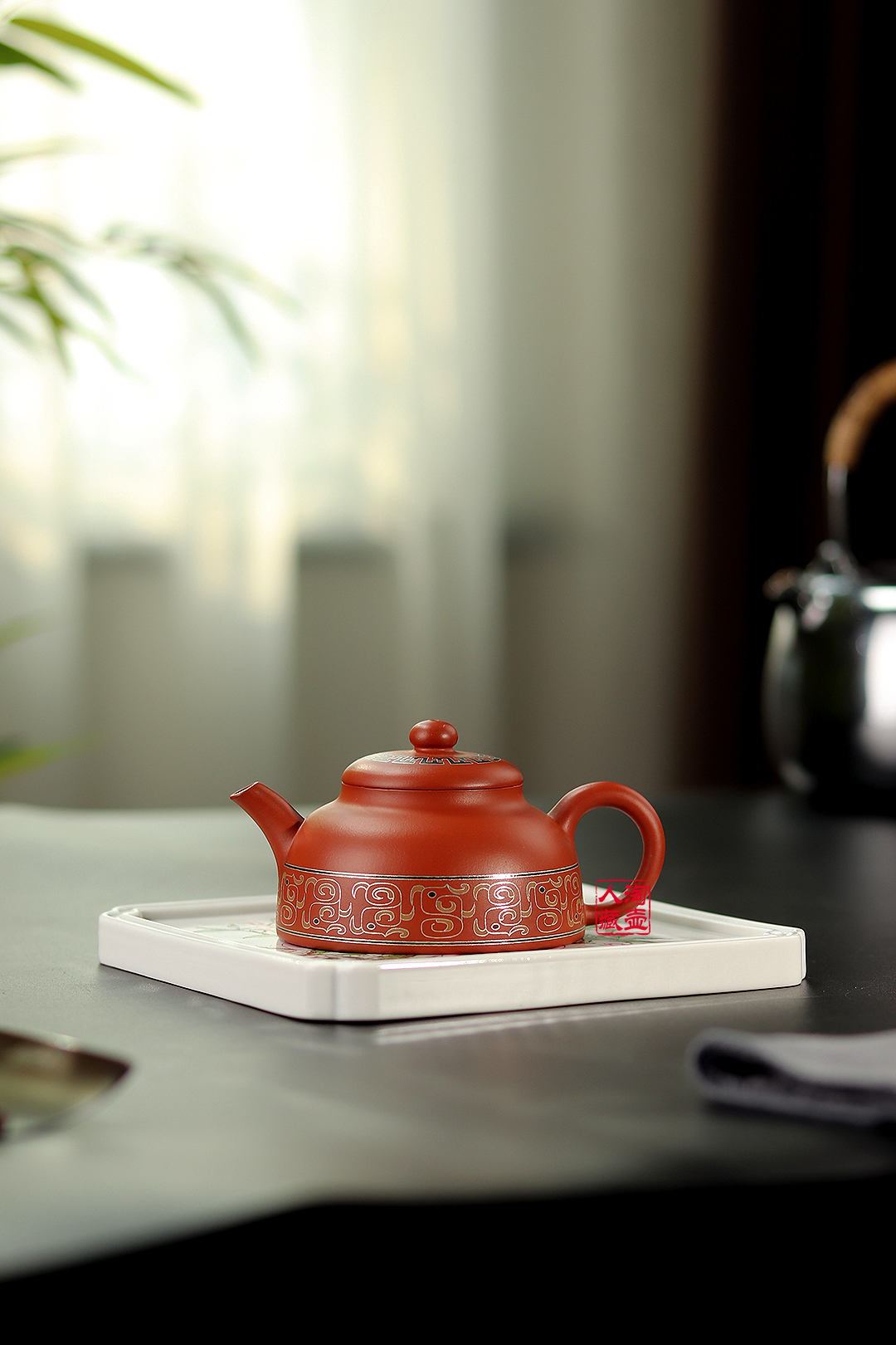 钱美云全手工制《嵌银丝伴月紫砂壶》赏析