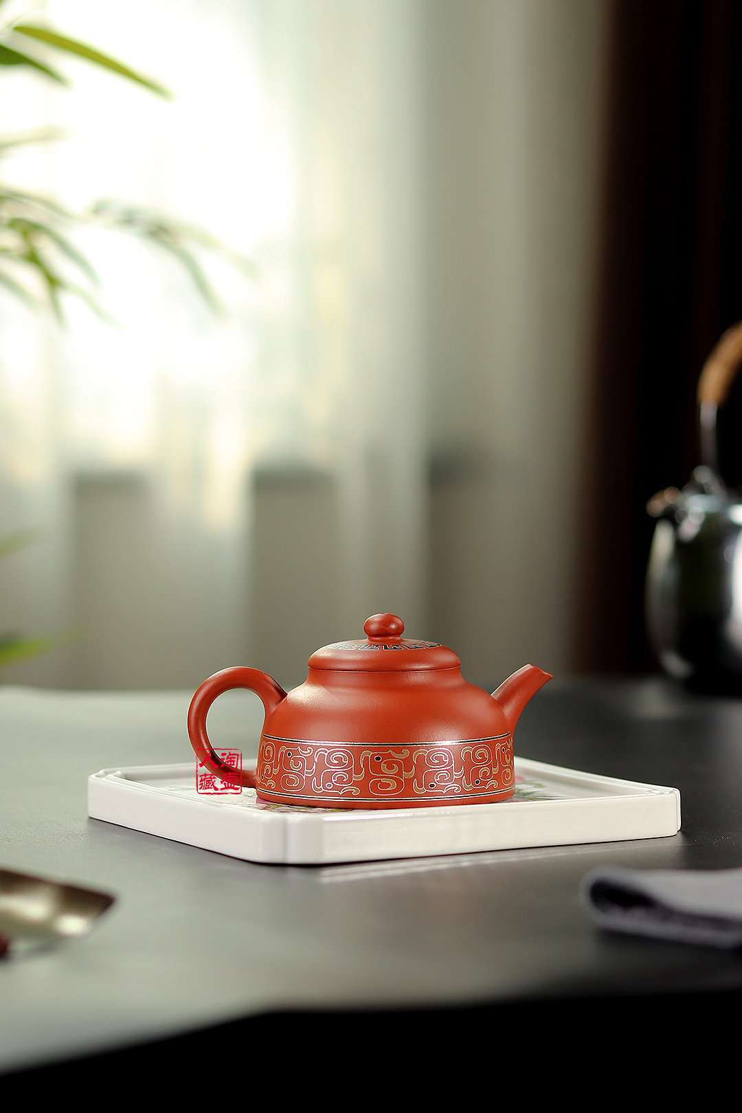 钱美云全手工制《嵌银丝伴月紫砂壶》赏析