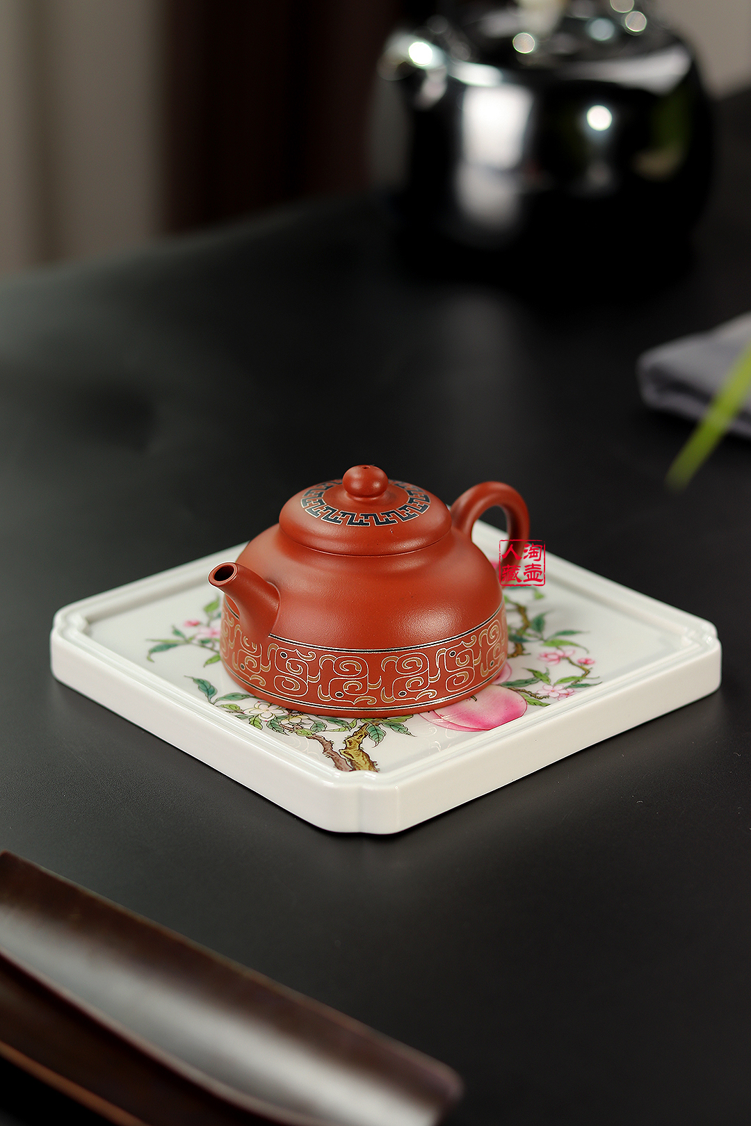 钱美云全手工制《嵌银丝伴月紫砂壶》赏析