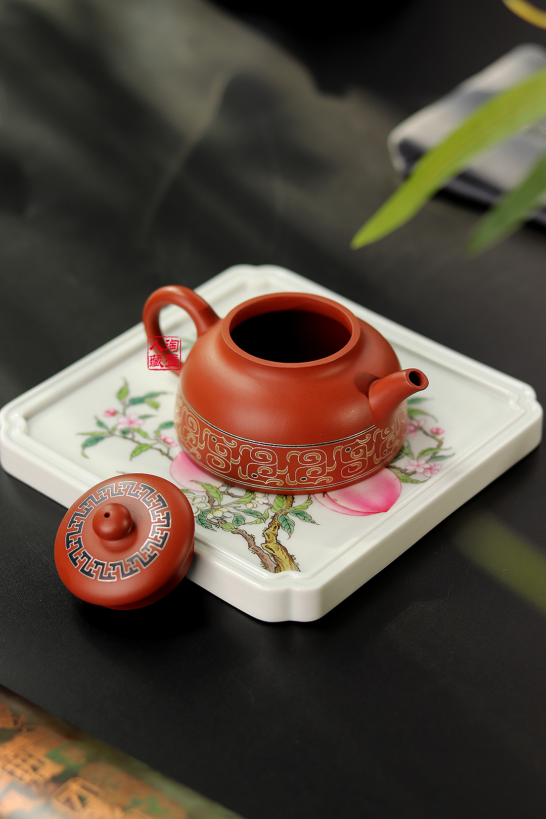 钱美云全手工制《嵌银丝伴月紫砂壶》赏析