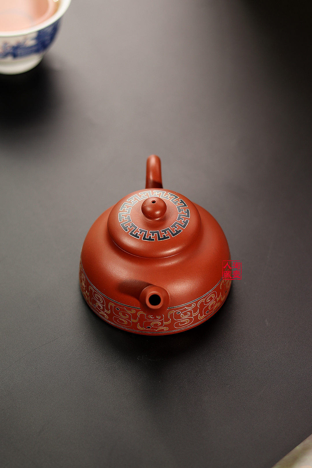 钱美云全手工制《嵌银丝伴月紫砂壶》赏析