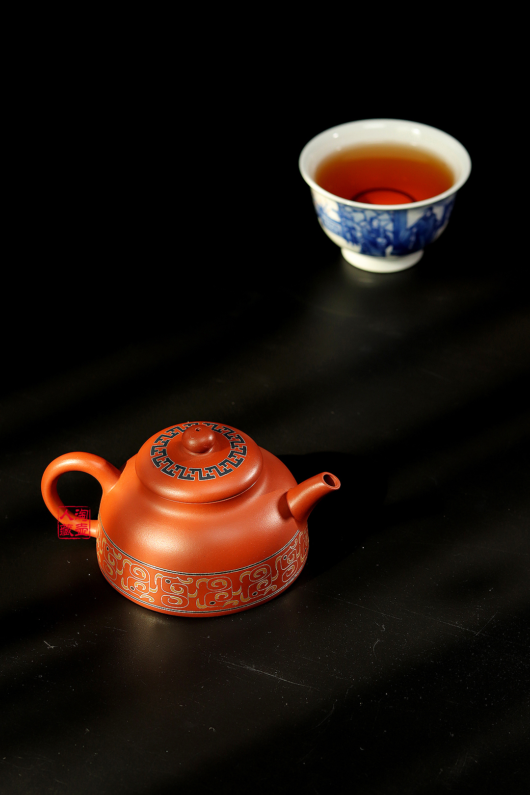 钱美云全手工制《嵌银丝伴月紫砂壶》赏析