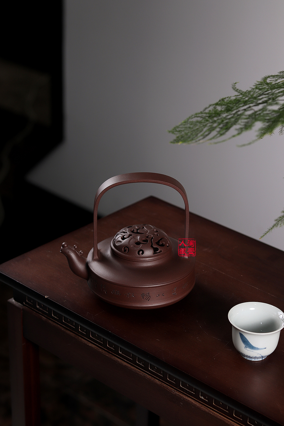 鲍峰岩紫砂壶《鸣提》鉴赏