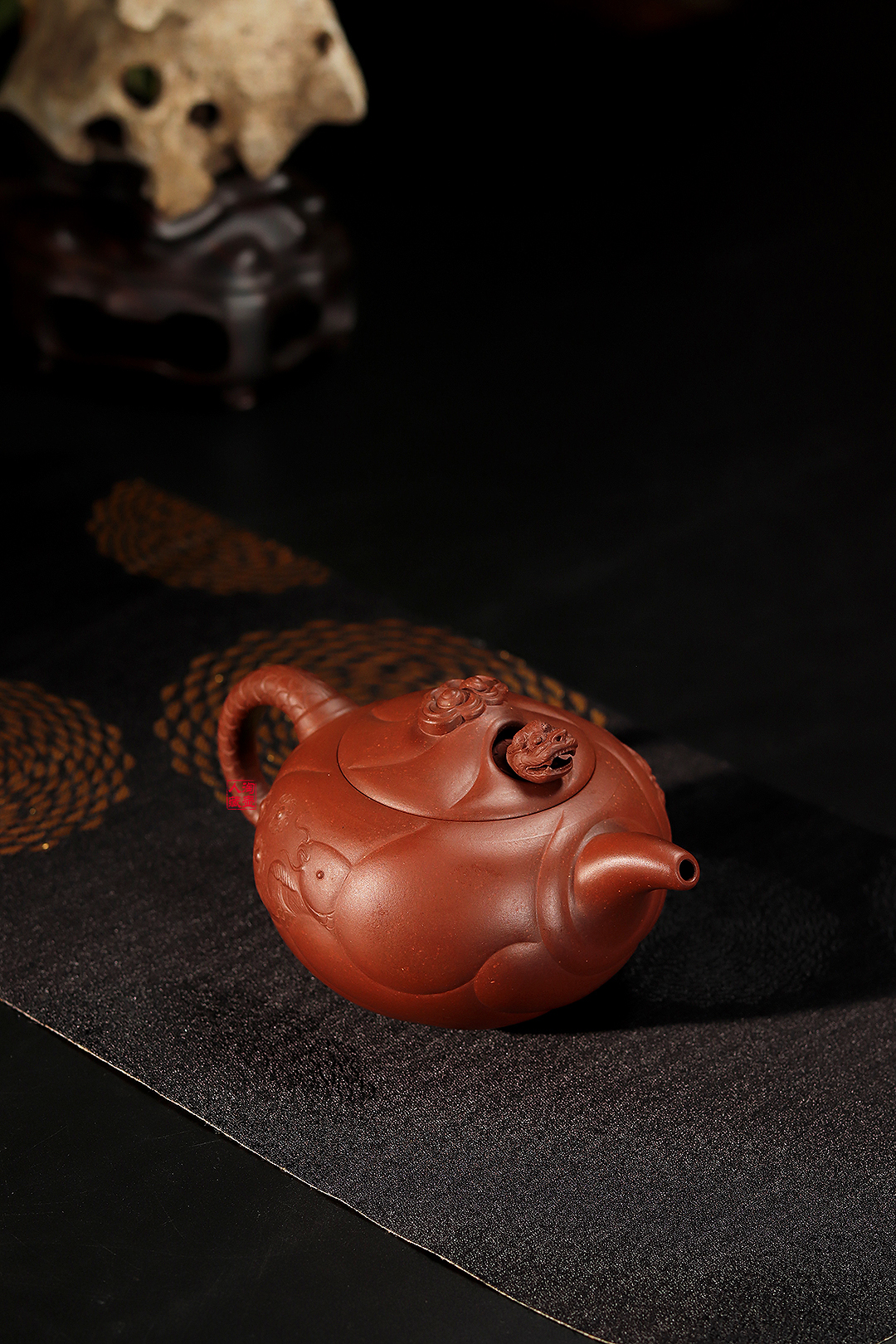 张列平紫砂壶《玉麟鱼化龙》赏析