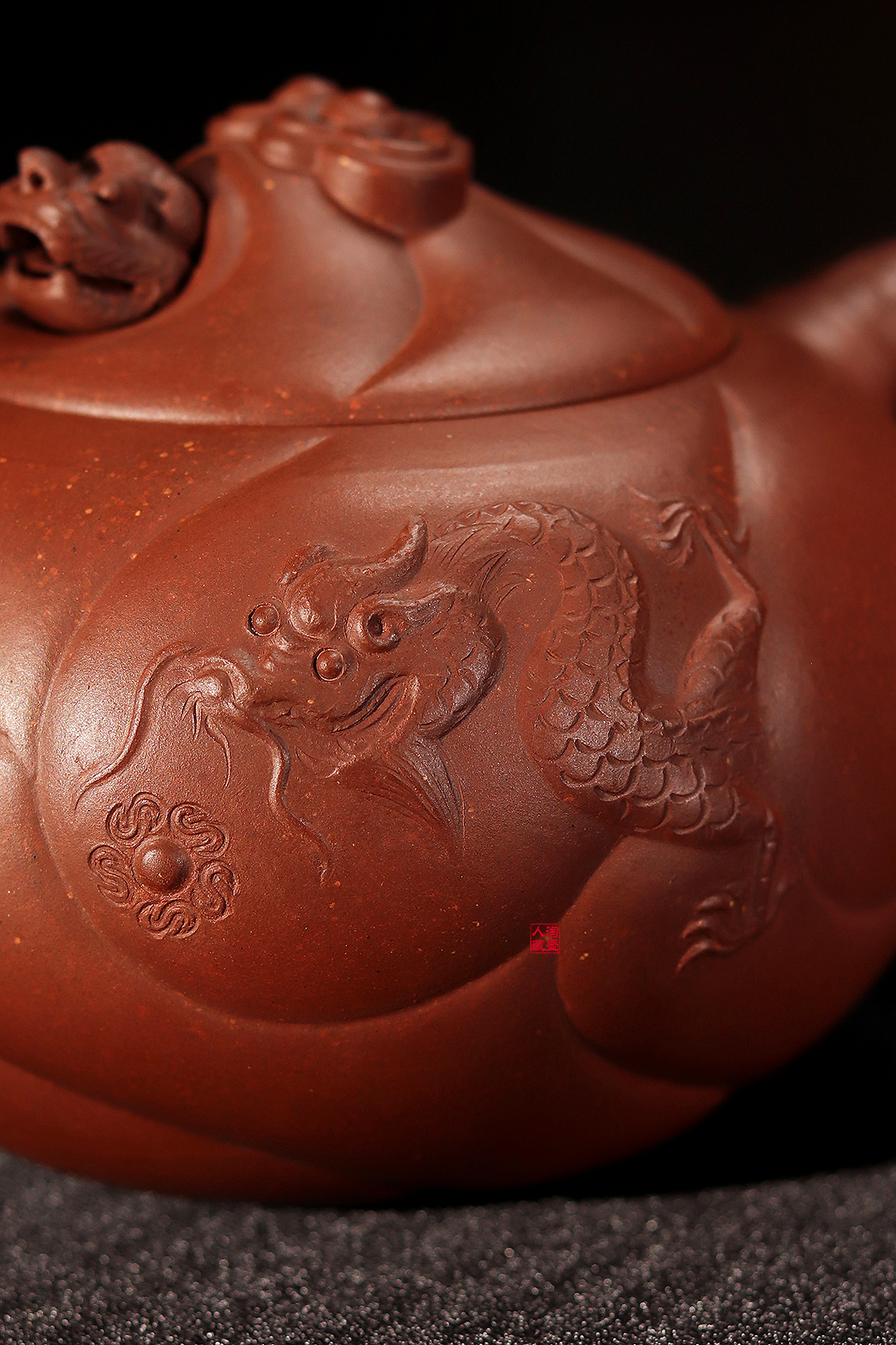 张列平紫砂壶《玉麟鱼化龙》赏析