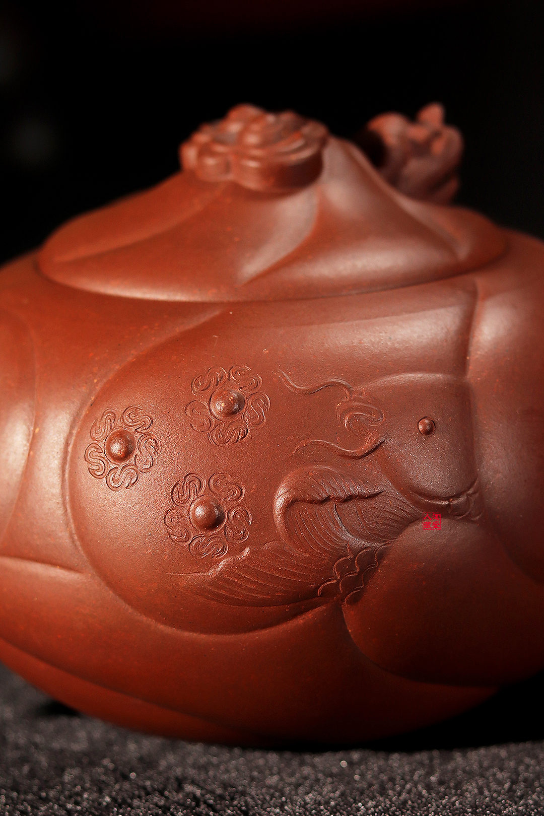 张列平紫砂壶《玉麟鱼化龙》赏析