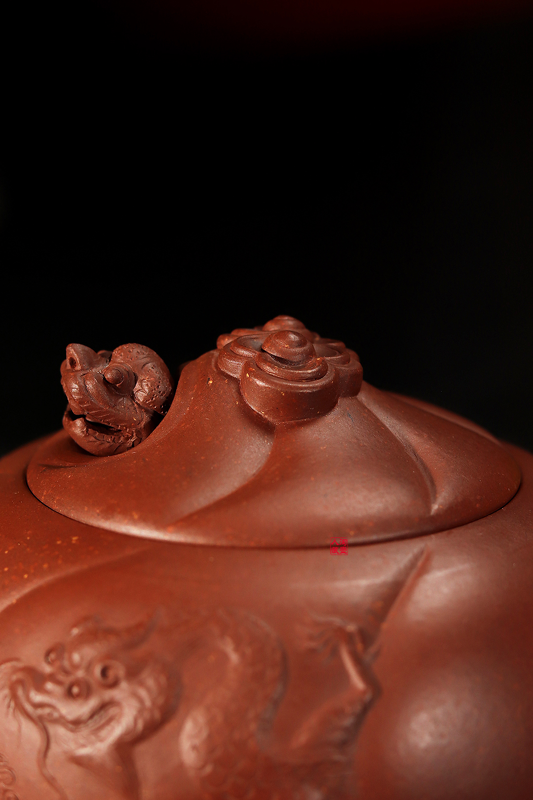 张列平紫砂壶《玉麟鱼化龙》赏析