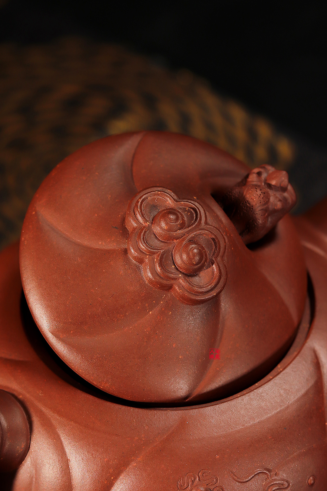 张列平紫砂壶《玉麟鱼化龙》赏析