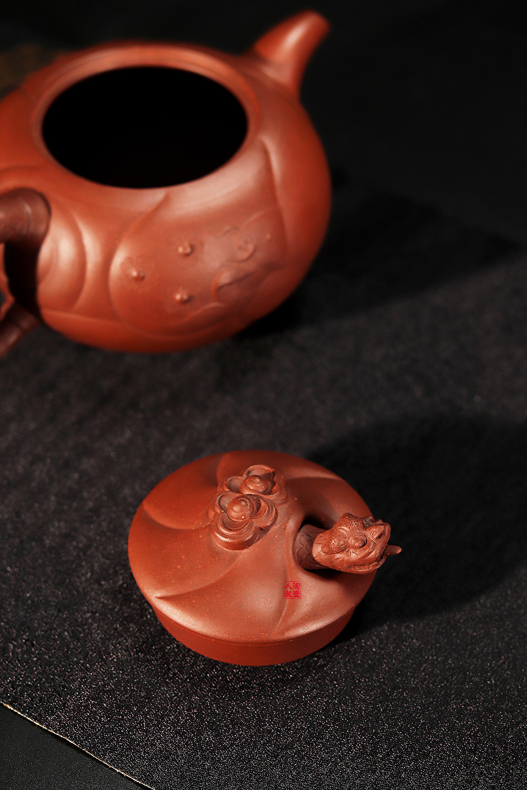 张列平紫砂壶《玉麟鱼化龙》赏析