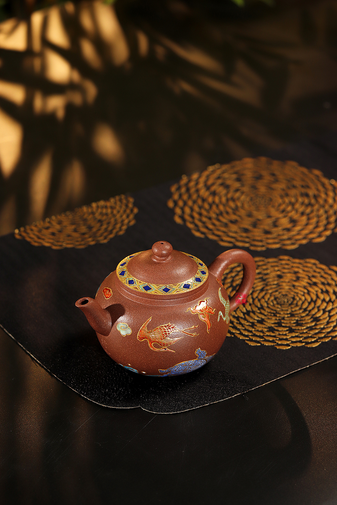 惠祥云紫砂壶《景泰蓝描金心宝壶》赏析