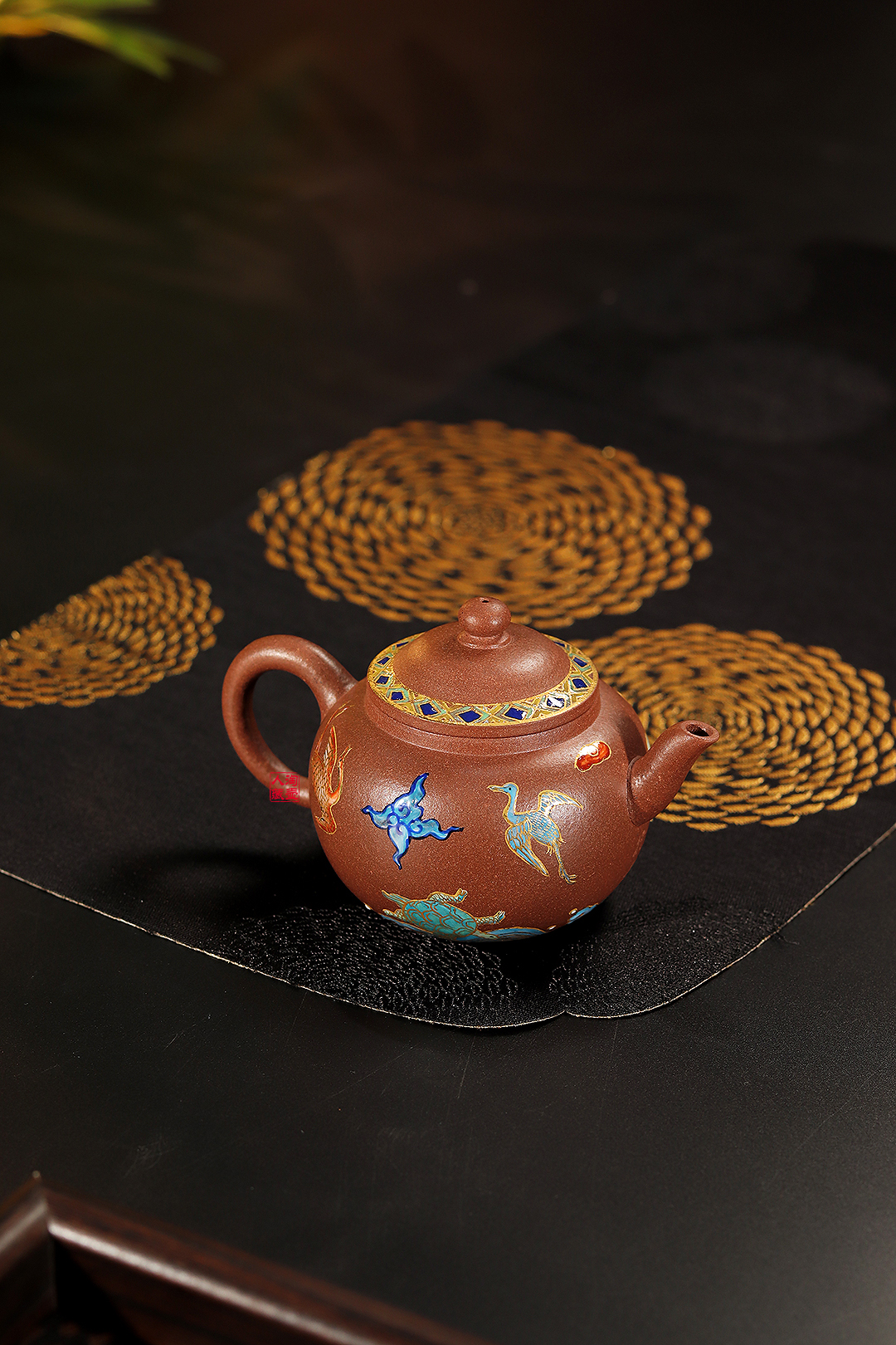 惠祥云紫砂壶《景泰蓝描金心宝壶》赏析