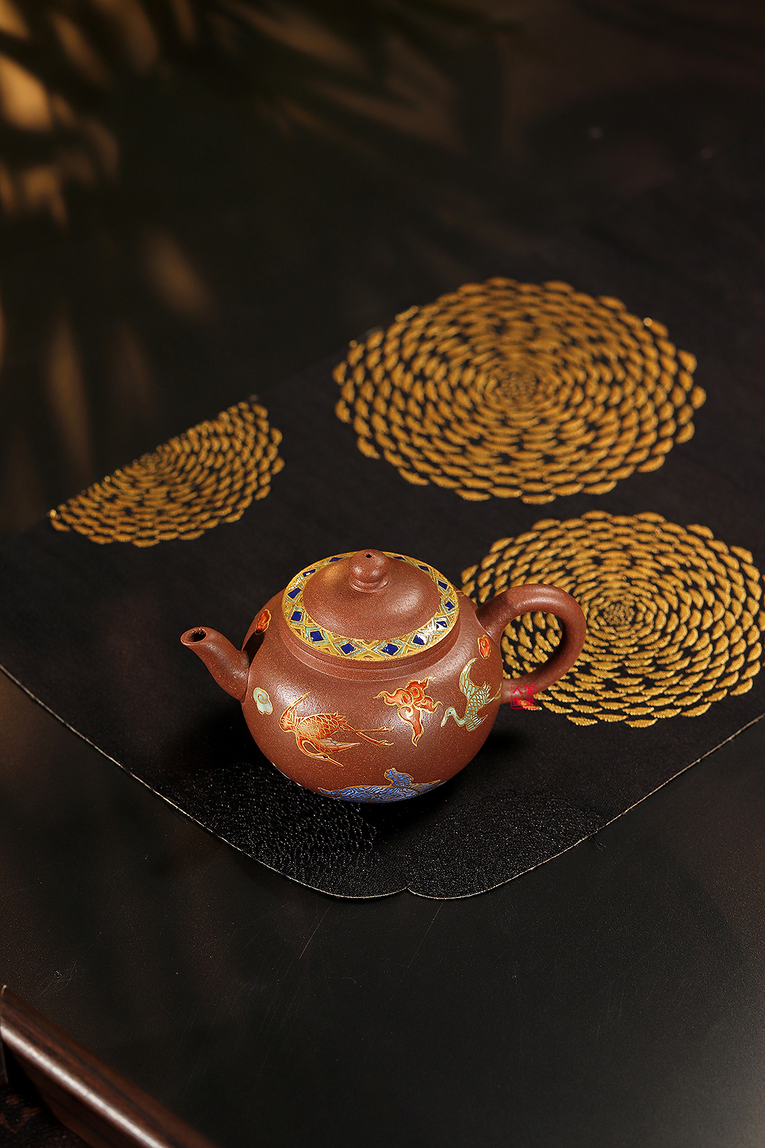 惠祥云紫砂壶《景泰蓝描金心宝壶》赏析