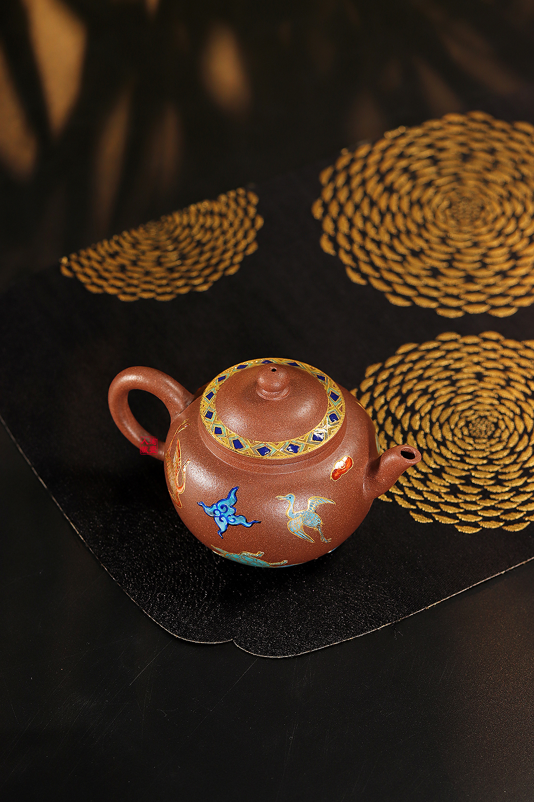 惠祥云紫砂壶《景泰蓝描金心宝壶》赏析