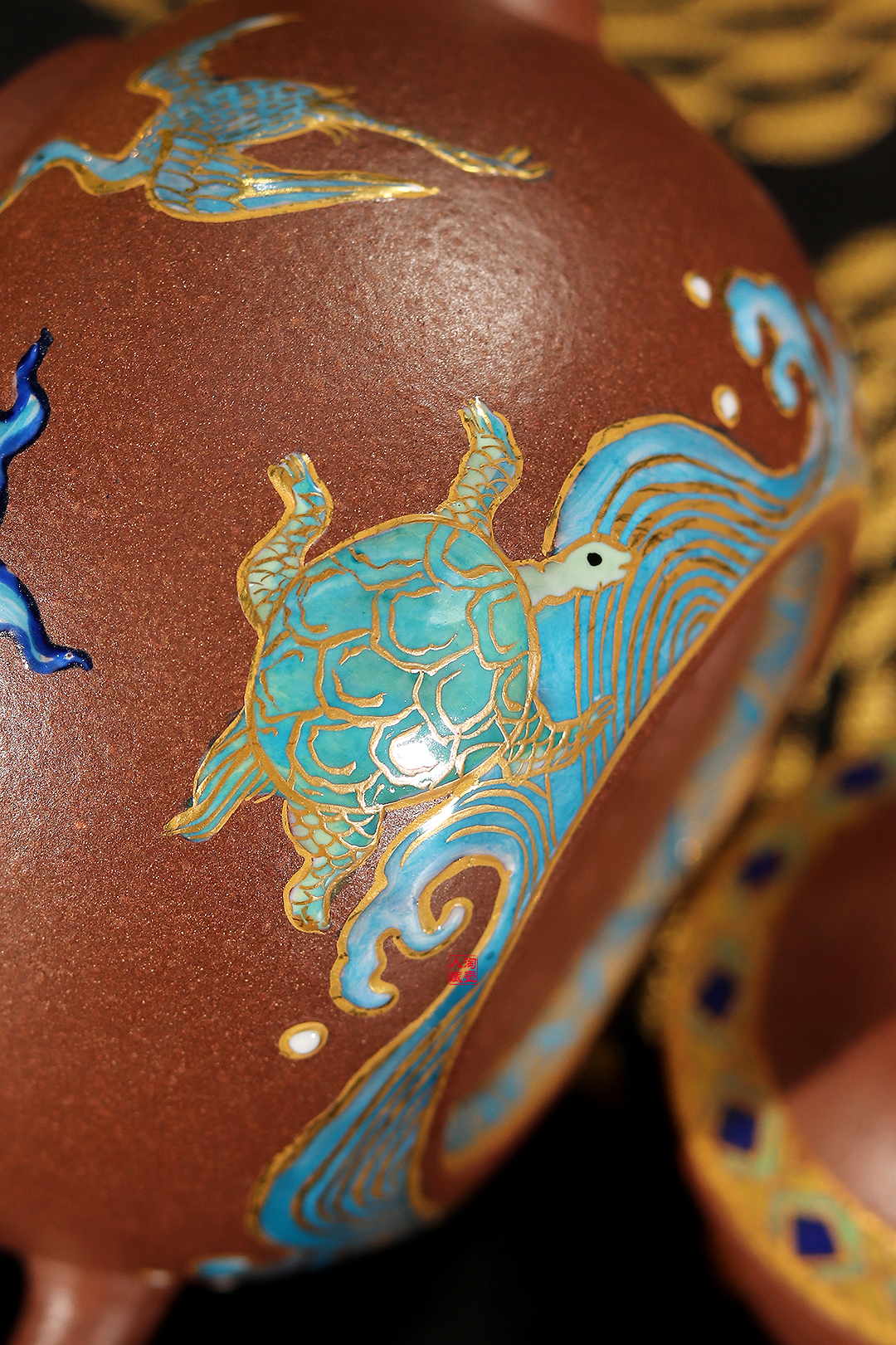 惠祥云紫砂壶《景泰蓝描金心宝壶》赏析