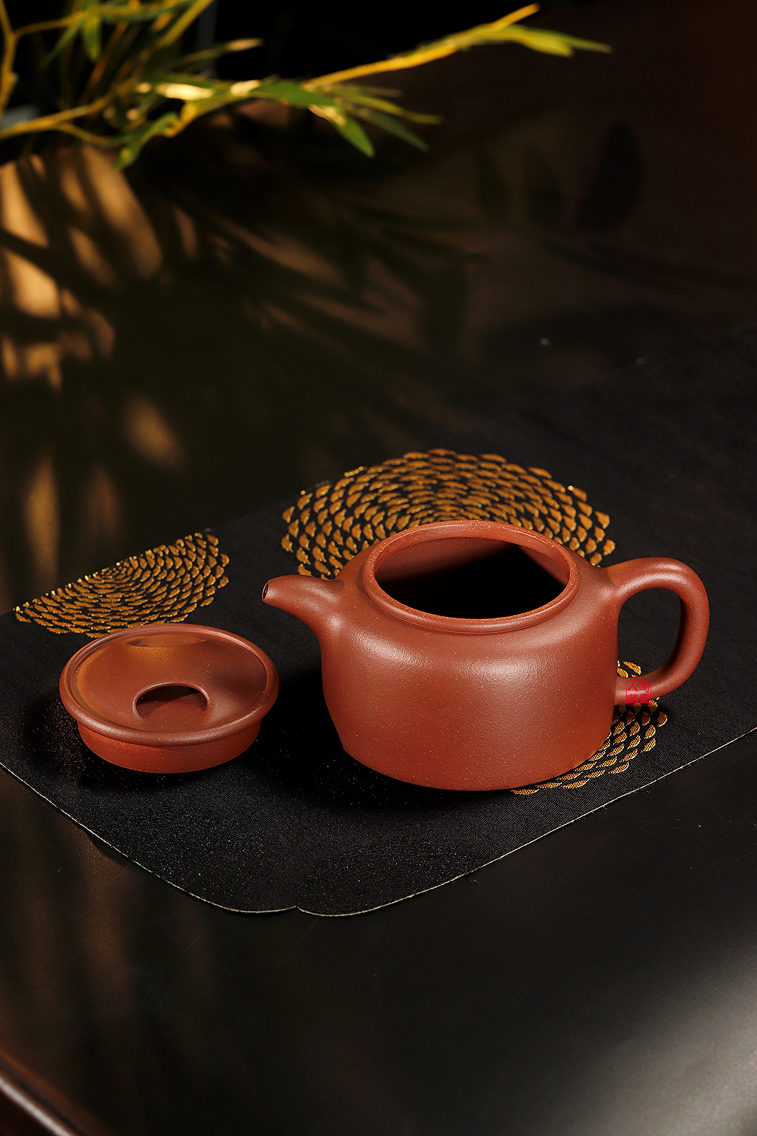 范程豪紫砂壶《牛盖莲子》赏析