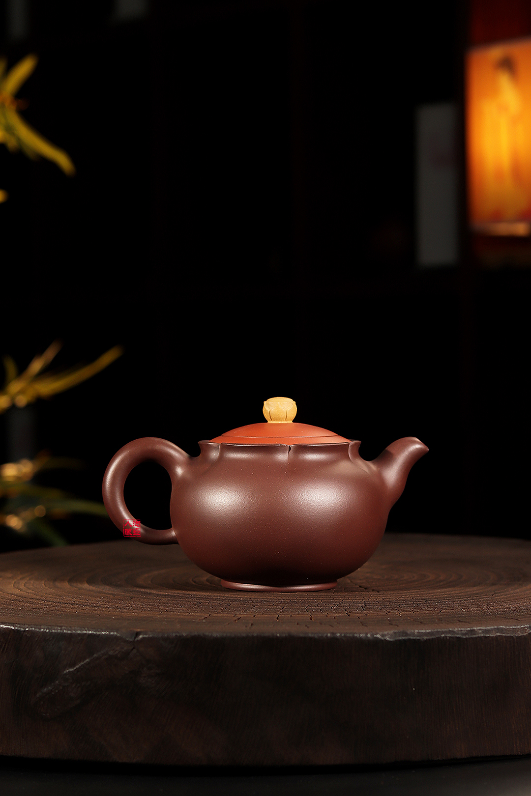 范建中紫砂壶《三色荷花》赏析